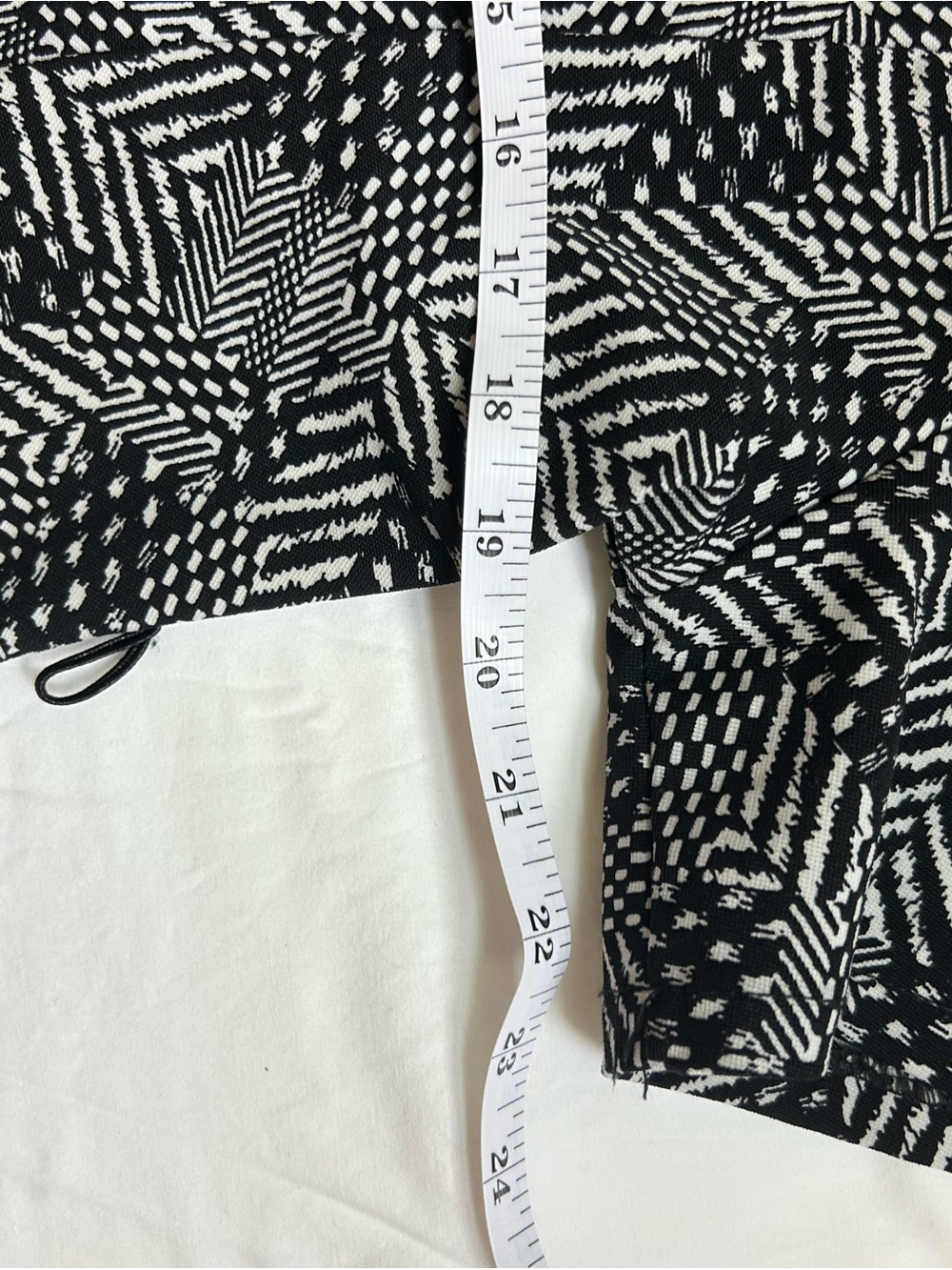 Black White Flattering Peplum Top 4 way Stretch Retro Collar Women’s Size 18 - Picture 5 of 10